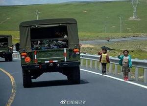 国产军车喷字图片视频,喷字瞬间彰显雄壮国威