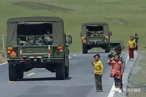 国产军车喷字图片视频,喷字瞬间彰显雄壮国威 第3张 国产军车喷字图片视频,喷字瞬间彰显雄壮国威 第3张