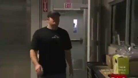 国产笨鸡vs外国人视频,中外烹饪技艺大比拼